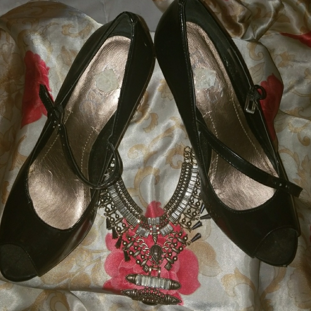 BLACK BCBG peeptoe heels